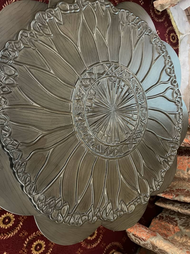 Centre table  size 3' x 3' 3