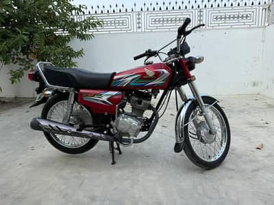Honda 125 CG 2023 model good condition bike argent for sale