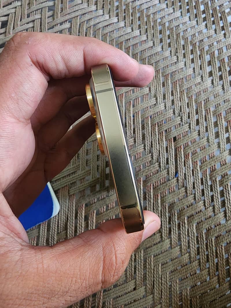 Apple iPhone 13 Pro 4