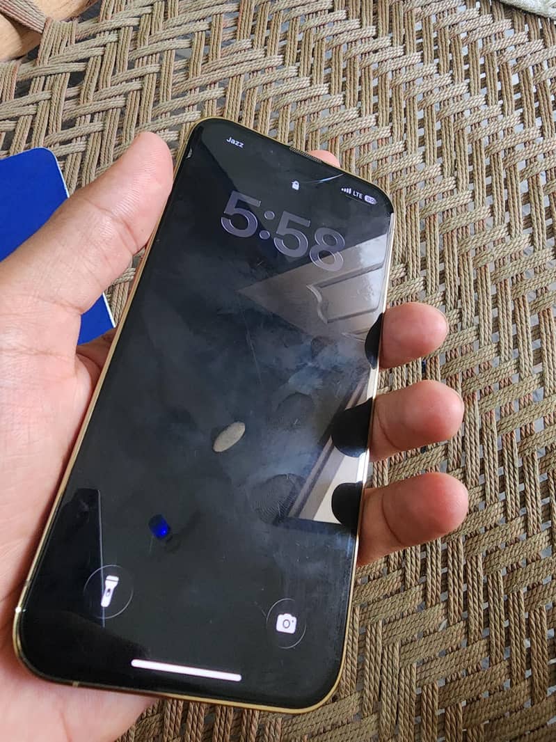 Apple iPhone 13 Pro 8