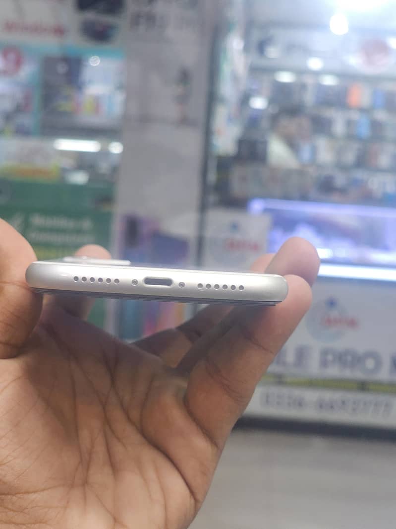Apple iPhone 11 1