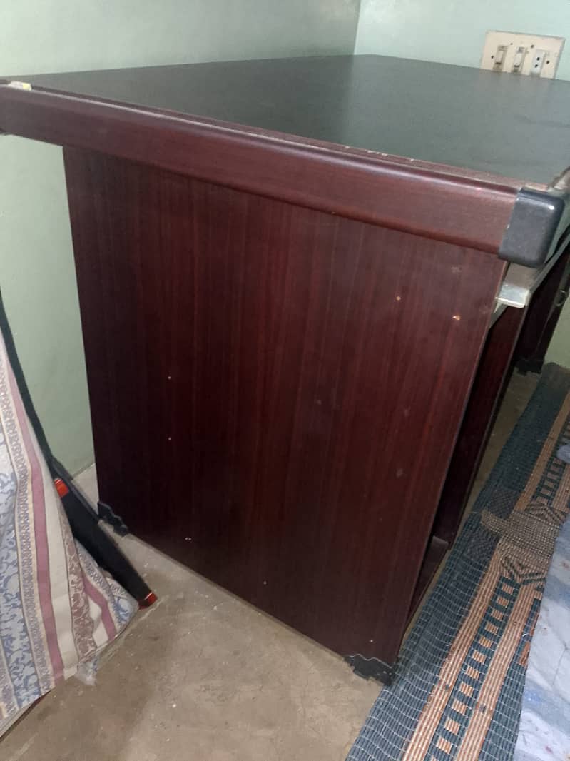 Computer table for sale 0