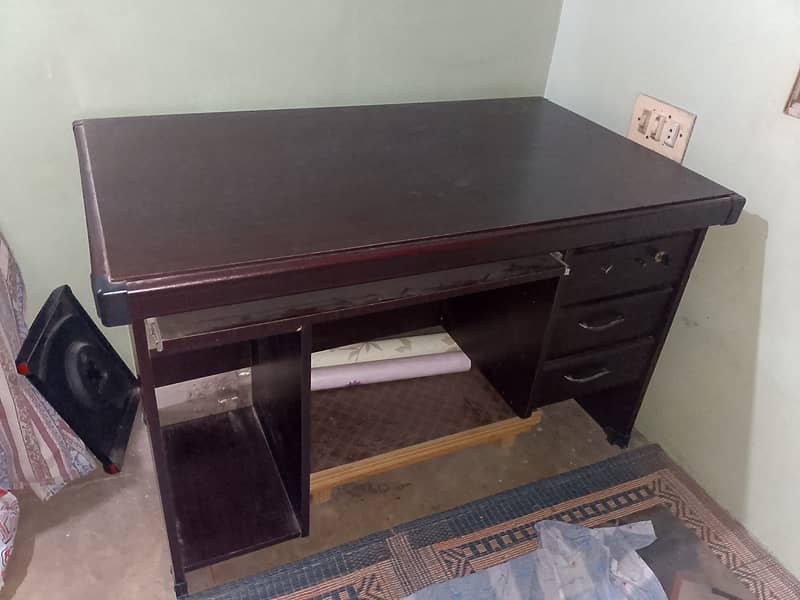Computer table for sale 1