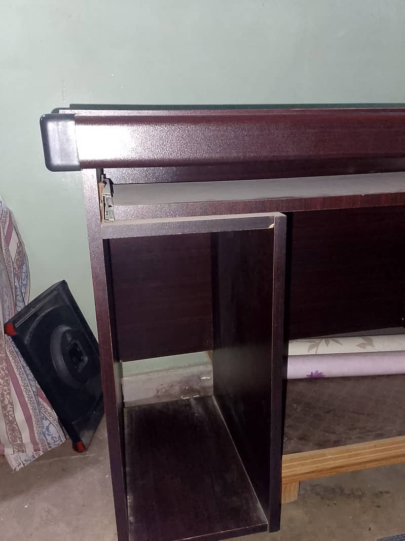 Computer table for sale 2