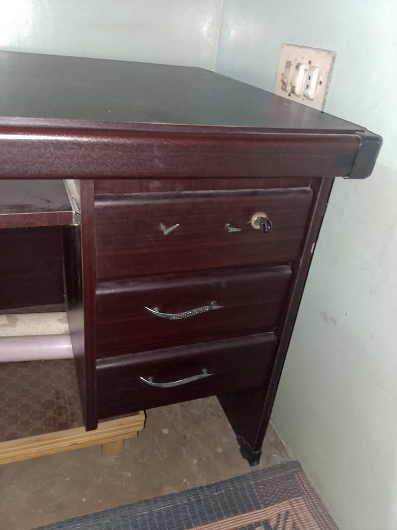 Computer table for sale 3