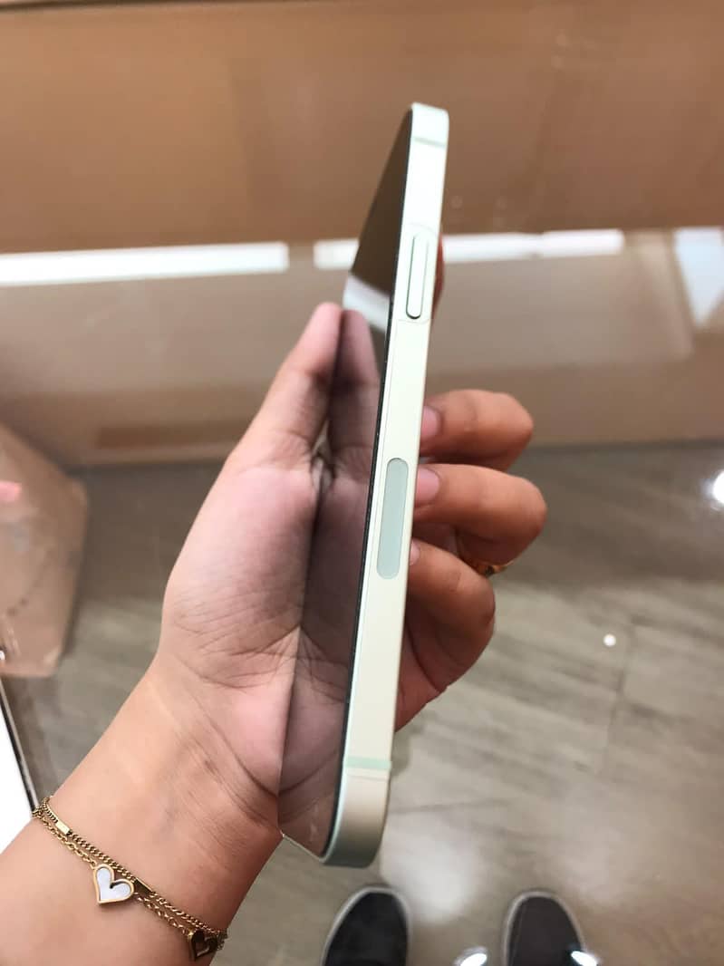 Apple iPhone 12 1