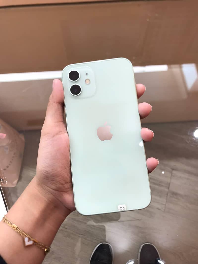 Apple iPhone 12 4