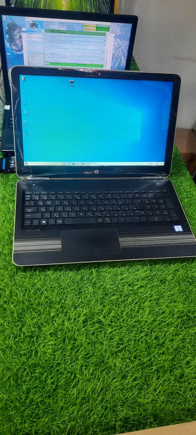 Hp. pavilion i3 7th gen 4gb ddr4 ram 128 gb ssd 1080 display