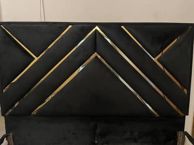 Bed kind size with side tables
