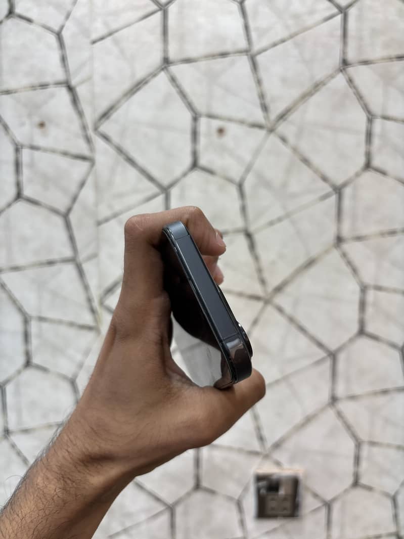 iPhone 15 pro 2