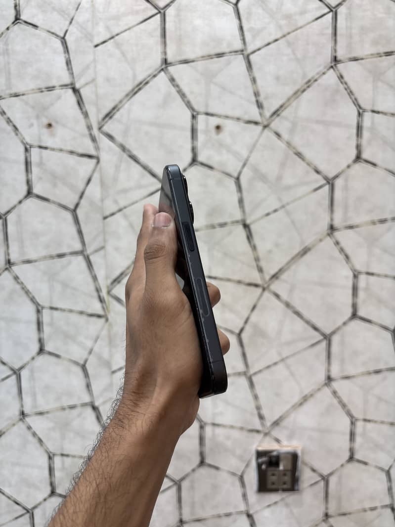 iPhone 15 pro 3