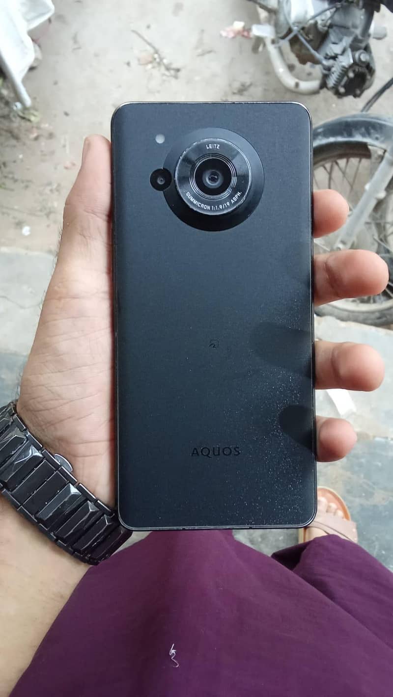 Sharp Aquos Crystal 0