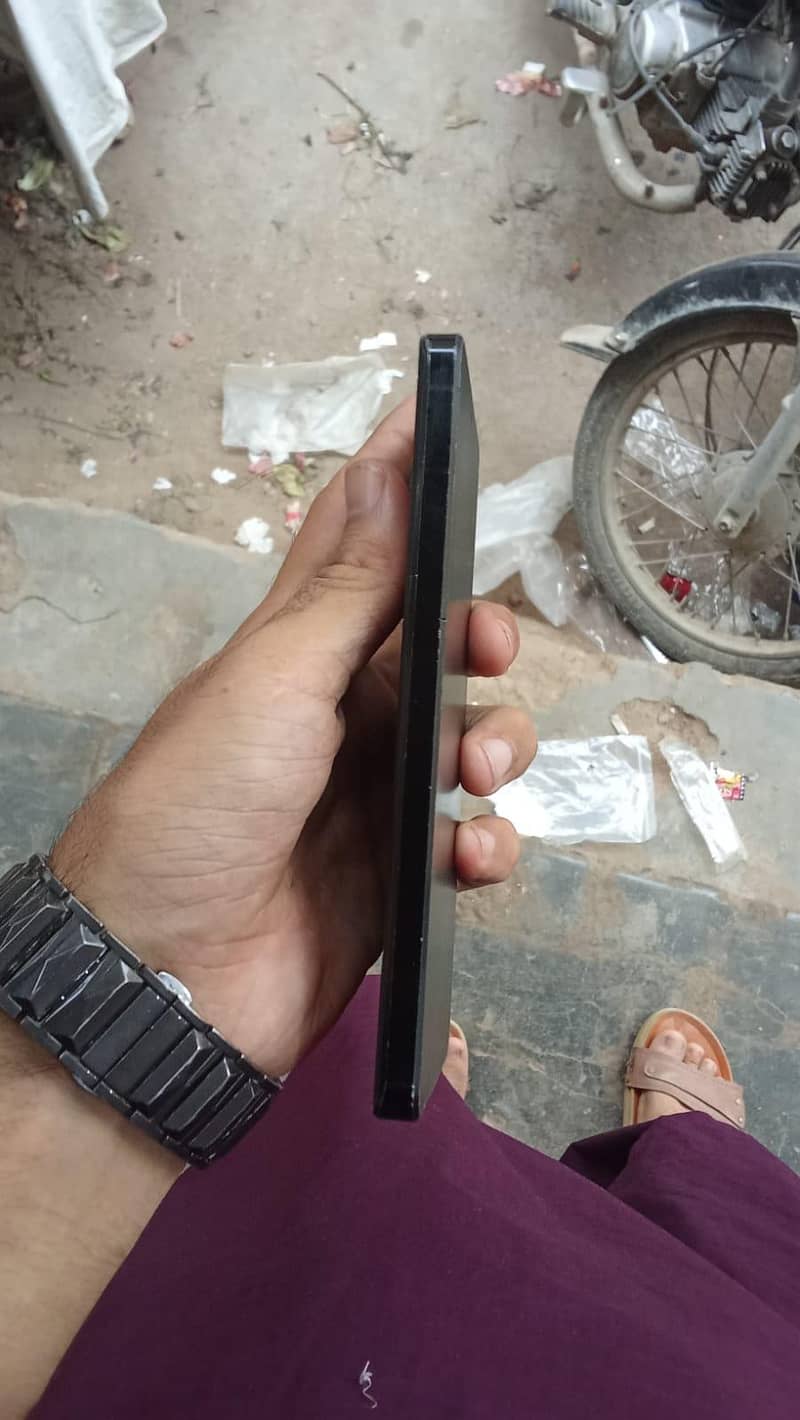 Sharp Aquos Crystal 3