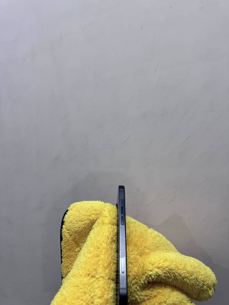 Apple iPhone 13 4
