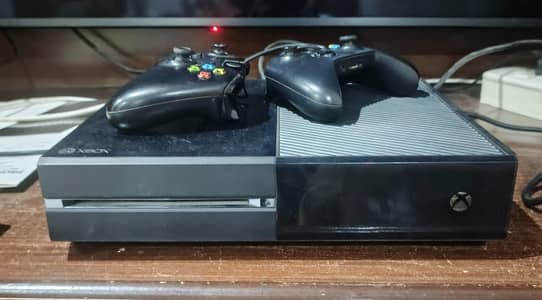 Xbox One 512GB and 2 Controllers