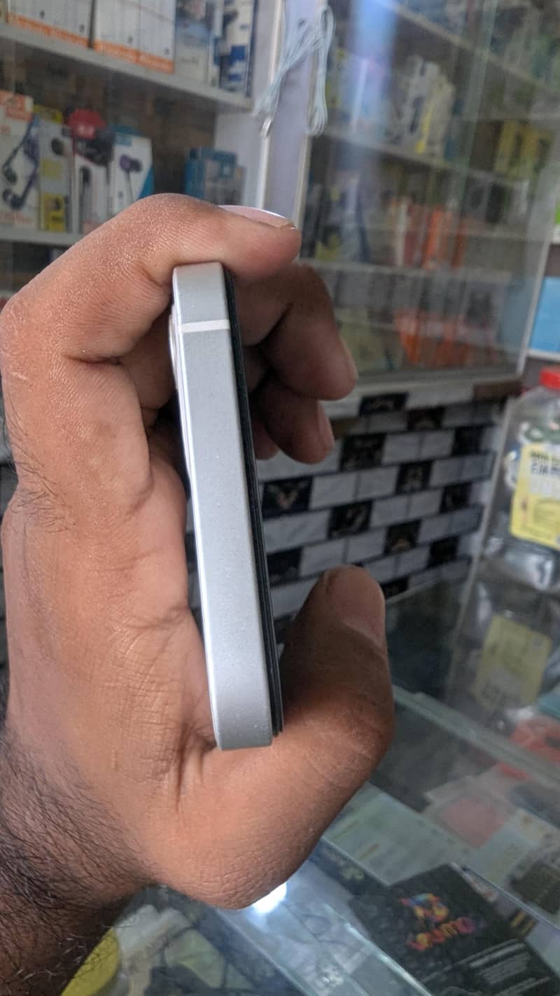 Apple iPhone 12 1
