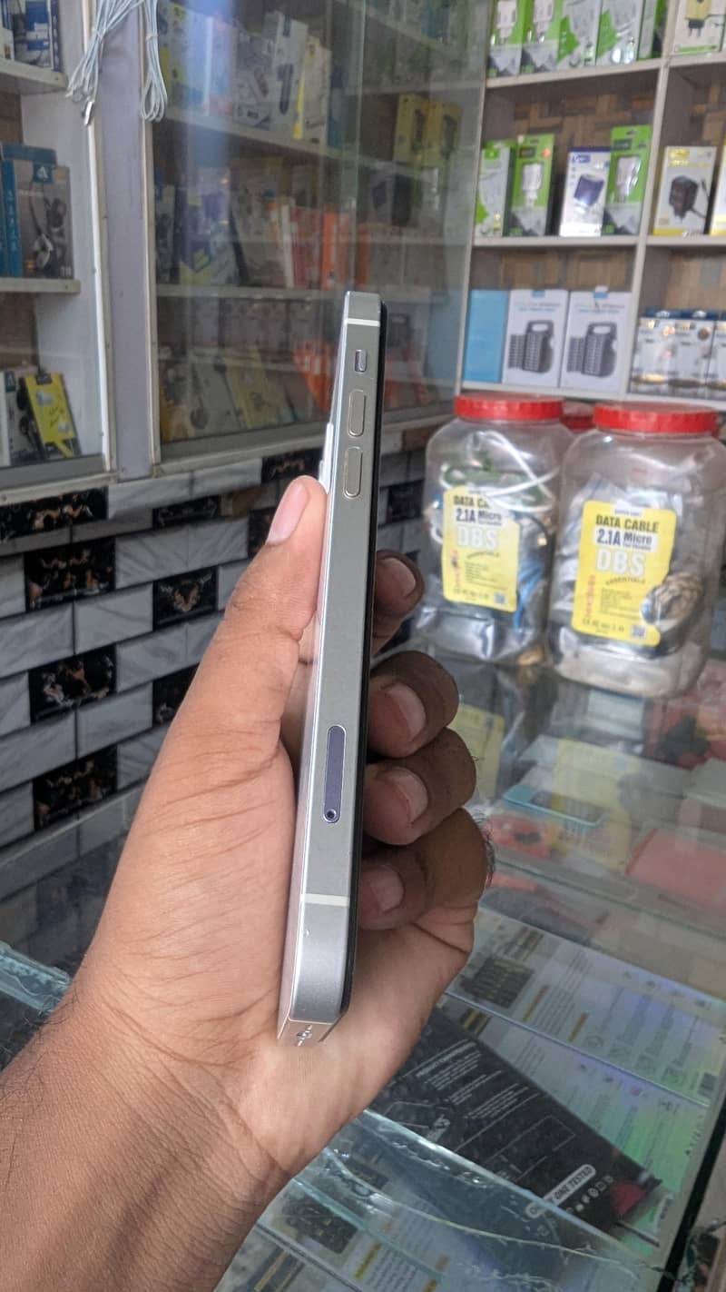 Apple iPhone 12 3