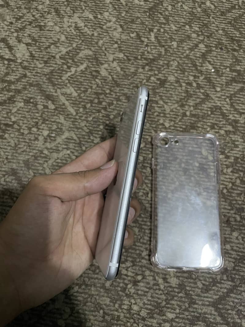 iPhone SE 2 3