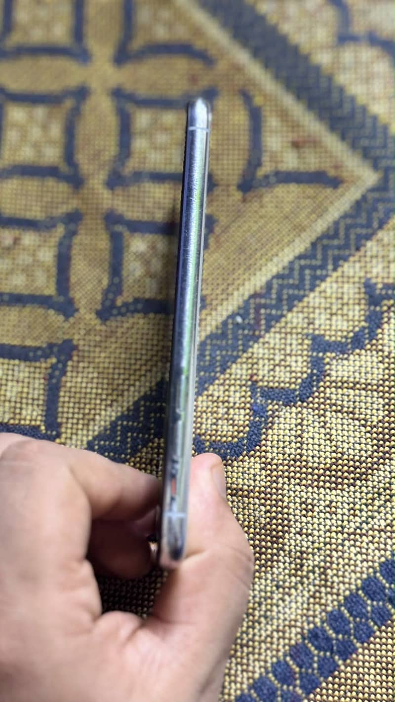 Apple iPhone X 5