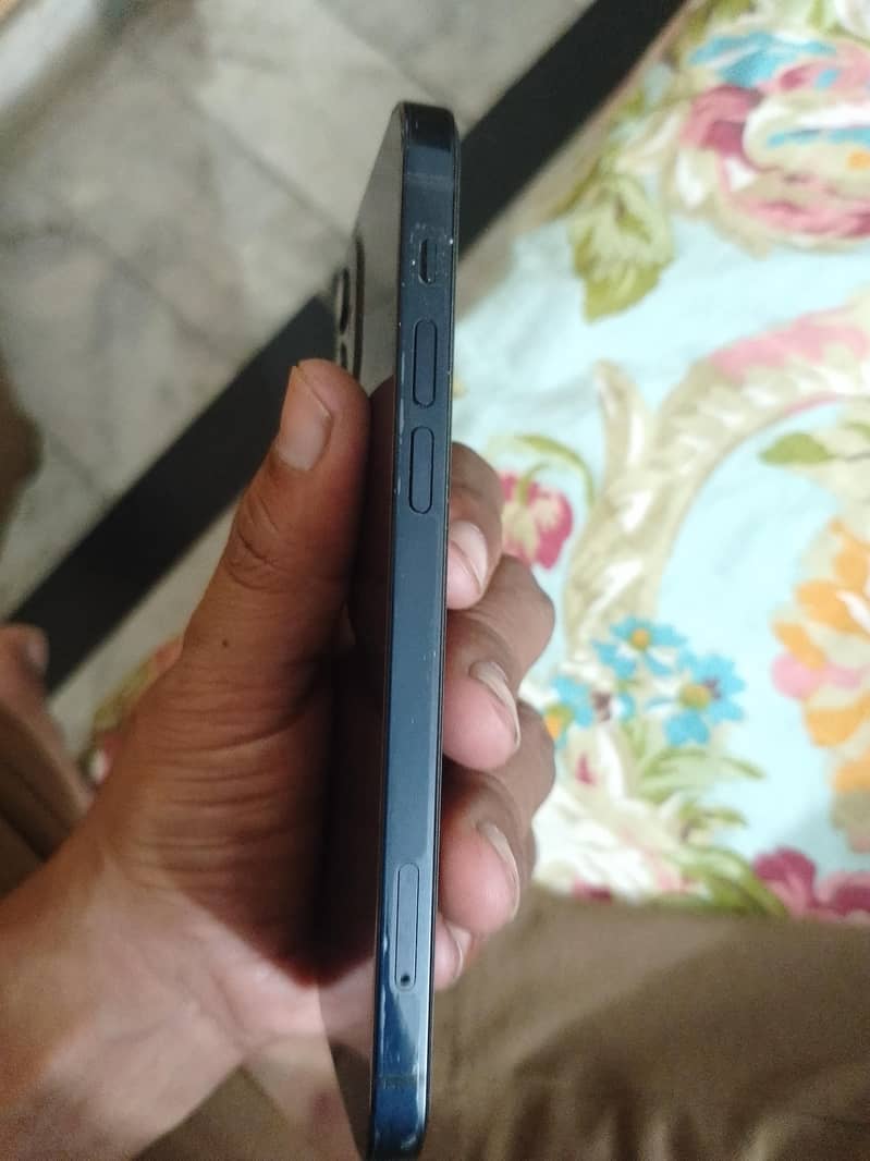 Apple iPhone 12 2