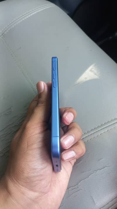 Apple iPhone 16