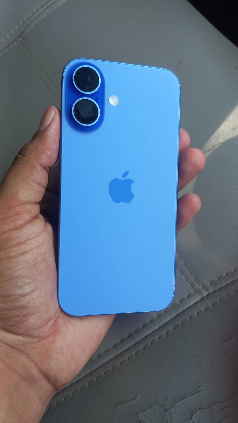 Apple iPhone 16 3