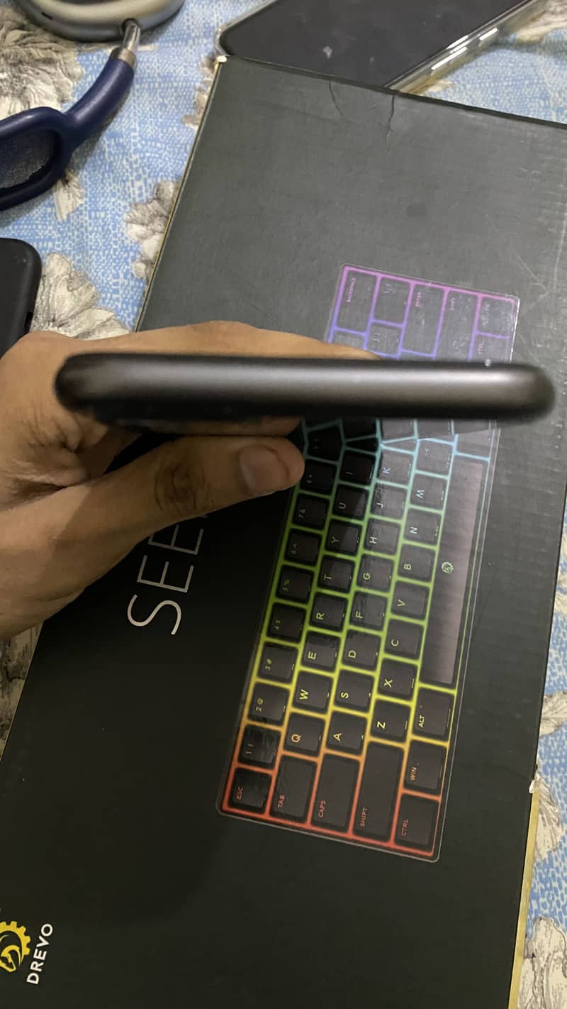Apple iPhone 11 3