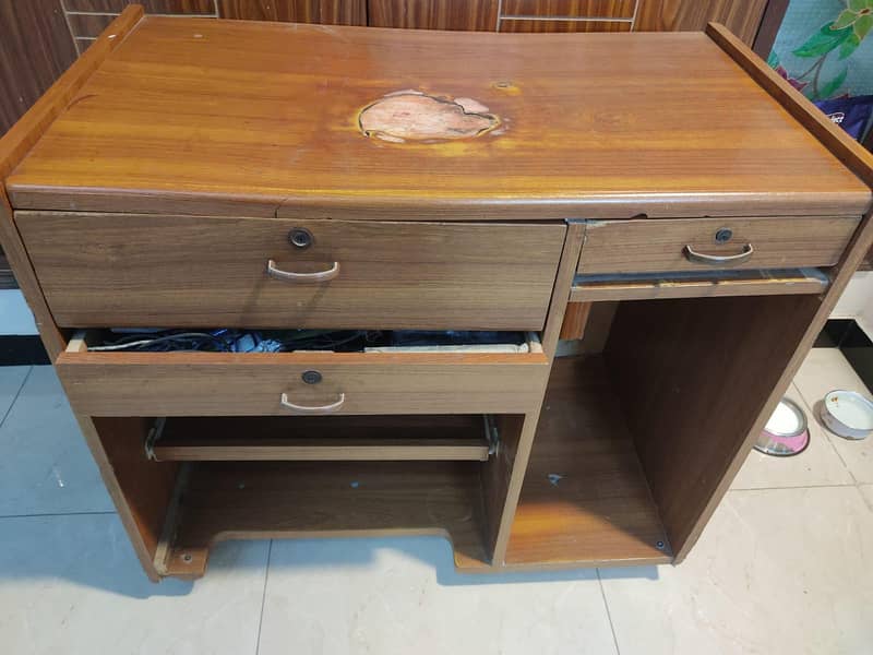 Computer Table 0