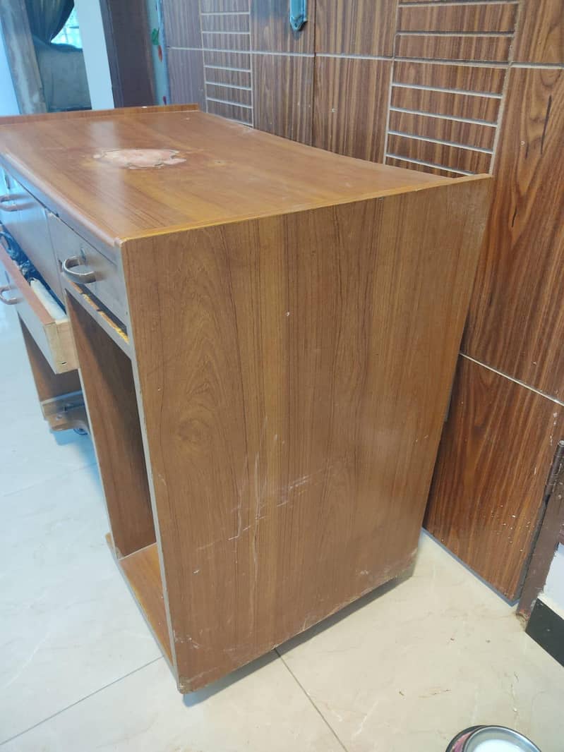 Computer Table 1