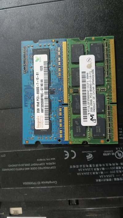 4 GB DDRD3 RAM (2 sticks
