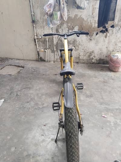 dubai bicycle new latast condition 10/10 price 40000