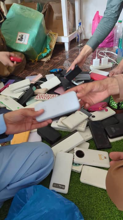 10000 mAh laat power banks are available for sale