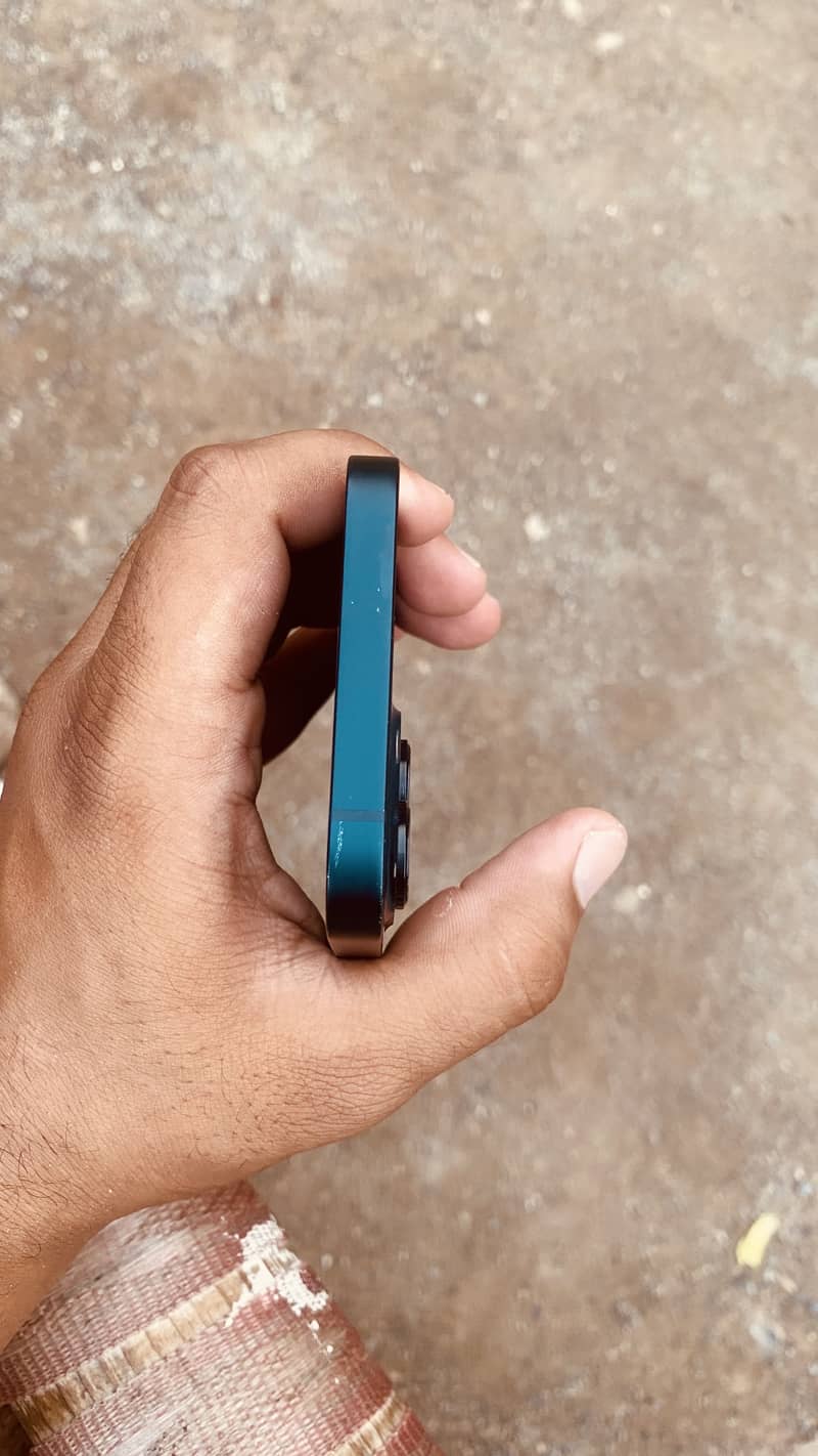 Apple iPhone 13 4