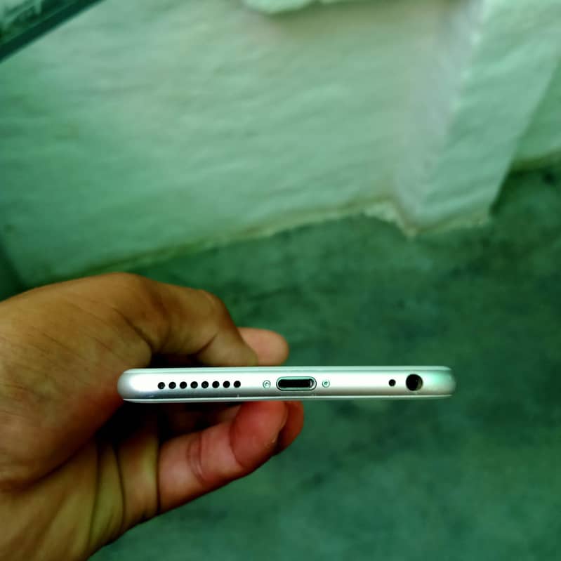 Apple iPhone 6S Plus 4