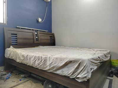 bed mattress with side drawers