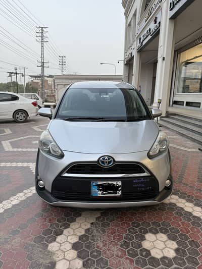 Toyota Sienta 2016