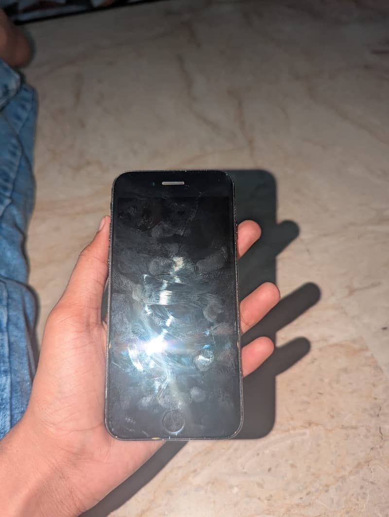 Apple iPhone 7 3