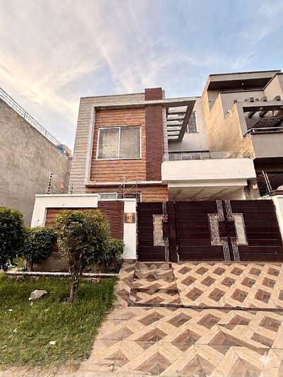 5 MARLA BRAND NEW CONDITION OWNER BUILT HOUSE AVAILABLE FOR SALE IN CANAL GARDEN