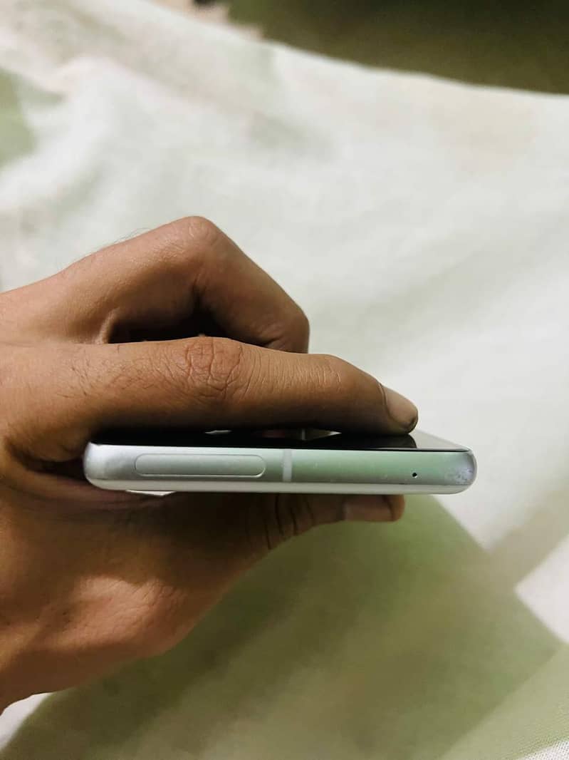 Google Pixel 7 4