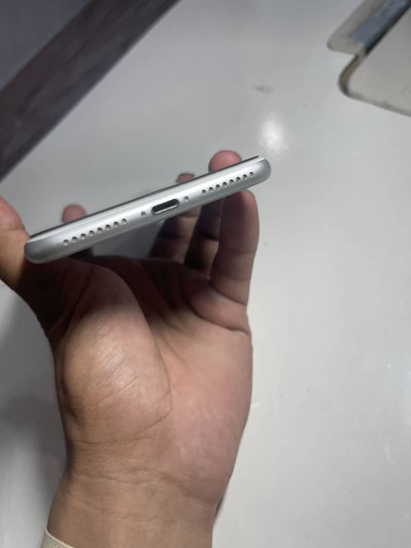 Apple iPhone 7 Plus 5