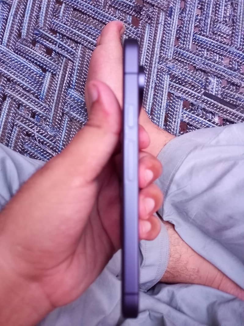 Google Pixel 10 4