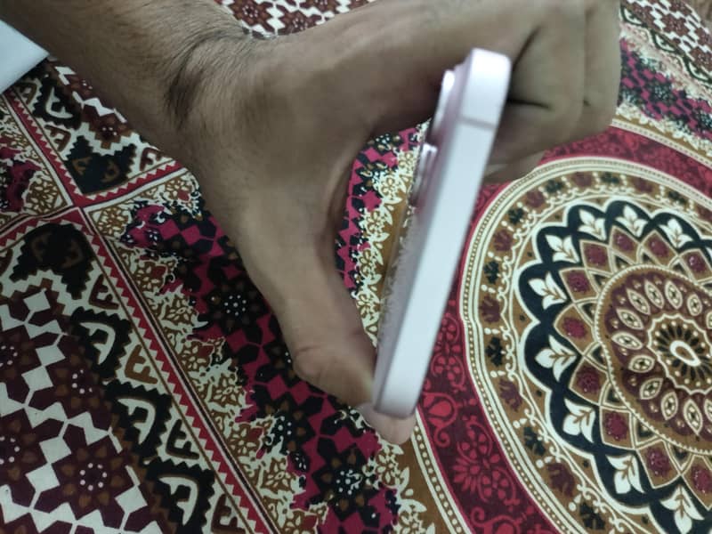 Apple iPhone 15 plus 4
