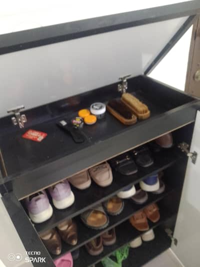 show rack in new condition just two months used