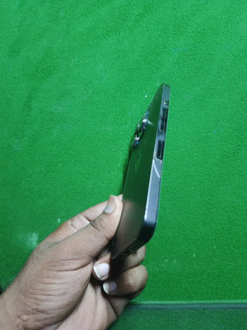 Apple iPhone 13 Pro 3