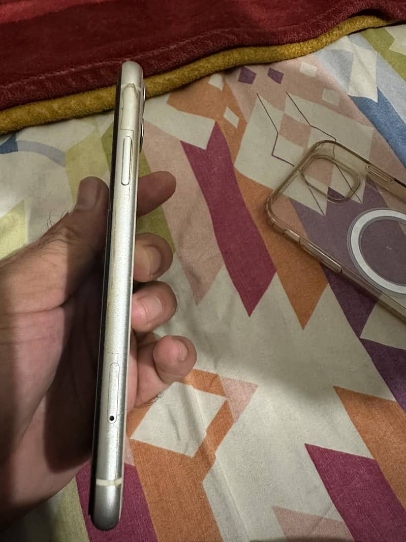Apple iPhone 11 0