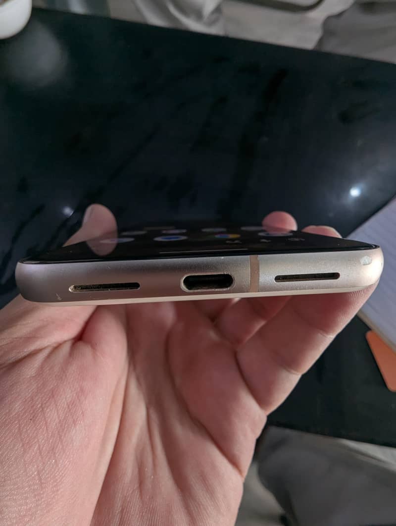 Google Pixel 8 4