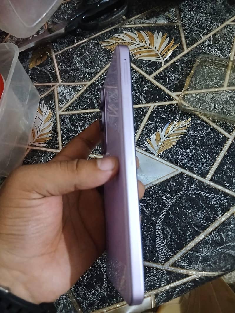 Vivo V21 4