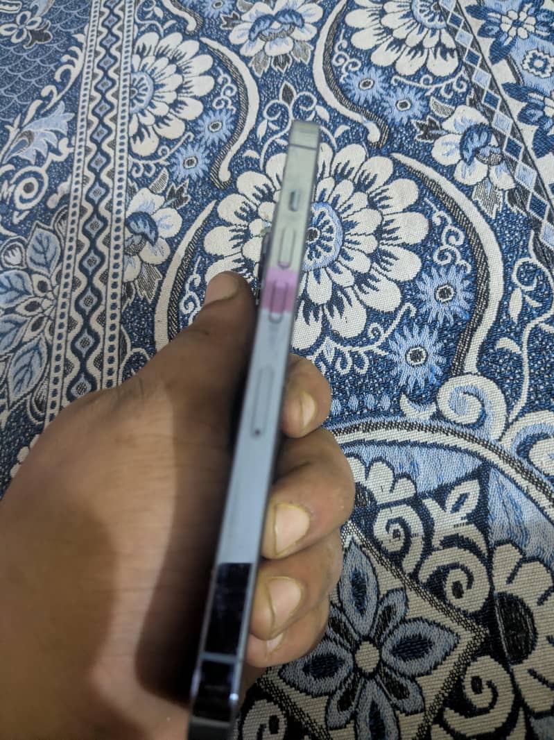 Apple iPhone 13 Pro 4