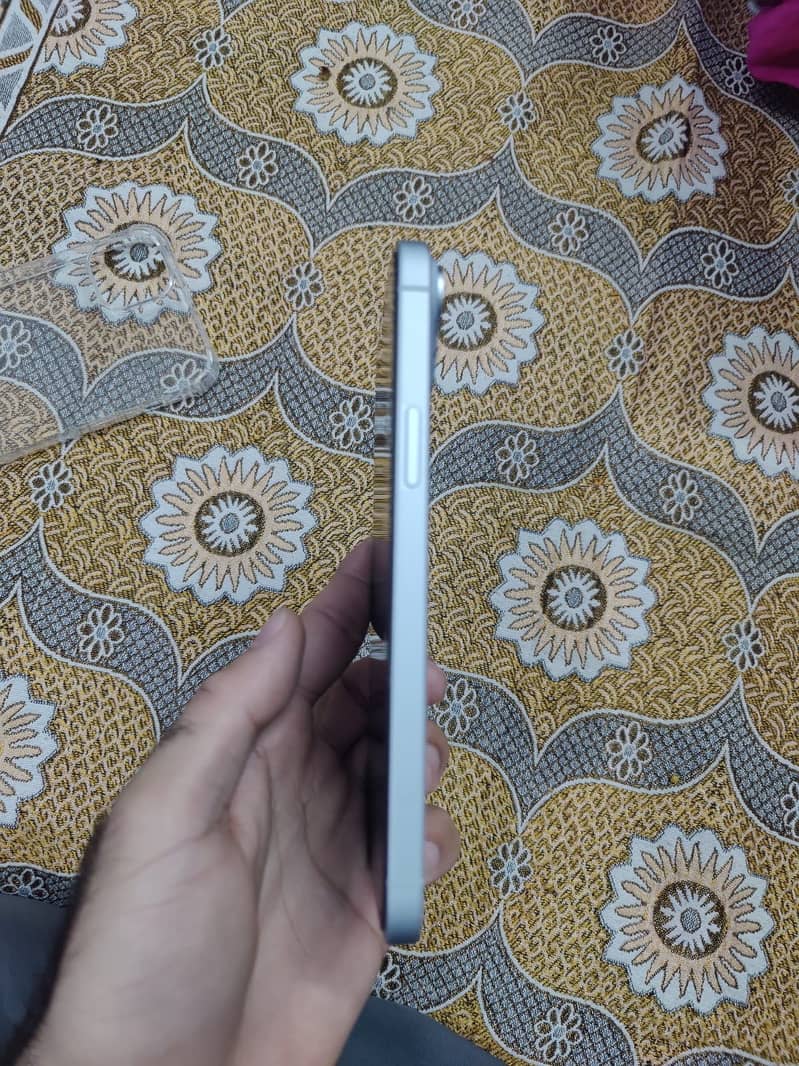 Apple iPhone 15 plus 2