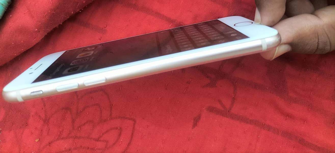 Apple iPhone 8 1